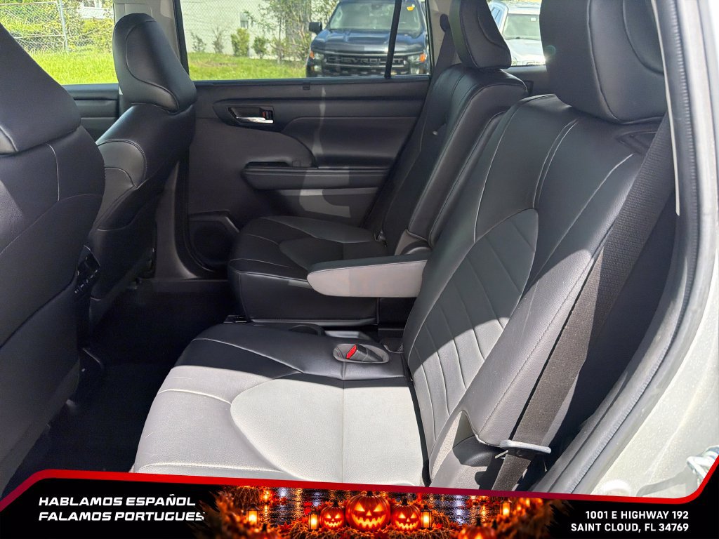 Used 2022 Toyota Highlander XLE FWD image 27
