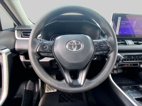 Used 2025 Toyota RAV4 XLE FWD image 6