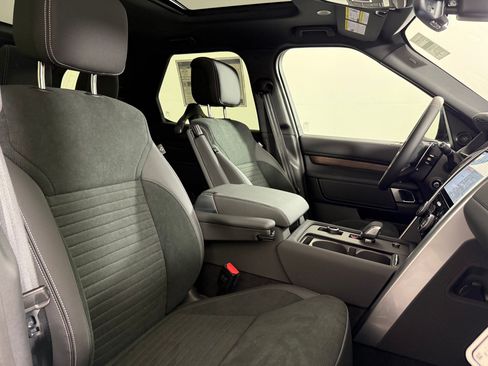 New 2026 Land Rover Discovery S AWD/4WD image 25