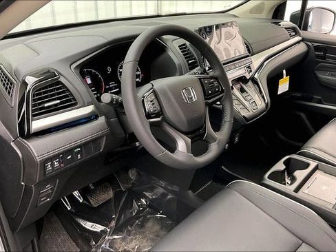 New 2026 Honda Odyssey Touring image 8