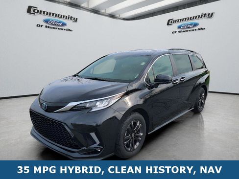 Used 2024 Toyota Sienna XSE AWD/4WD image 1
