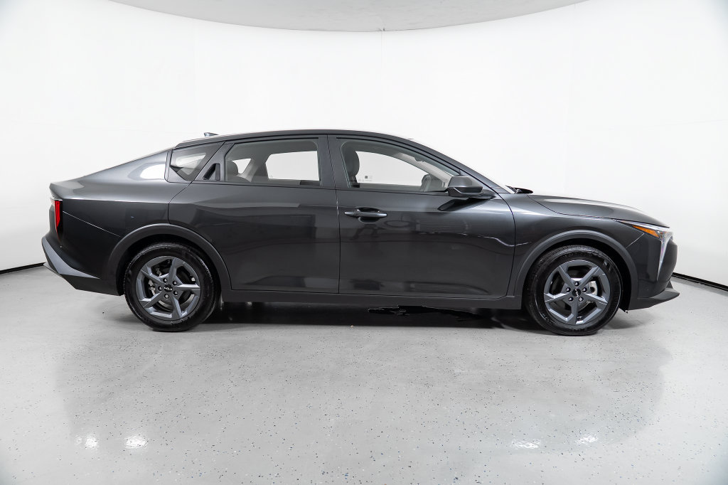 Used 2025 Kia K4 FWD image 3