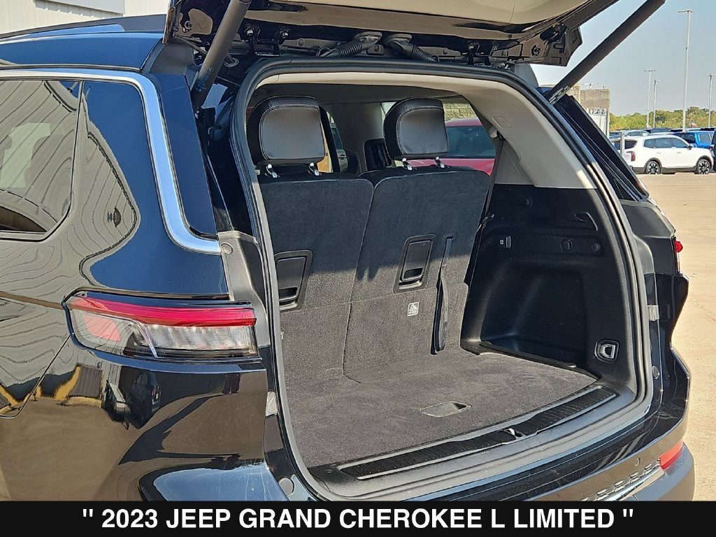 Used 2023 Jeep Grand Cherokee L Limited AWD/4WD image 35