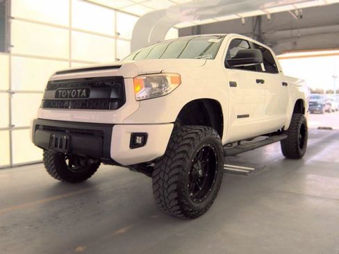 Used 2017 Toyota Tundra SR5 w/ SR5 Upgrade Package AWD/4WD image 4