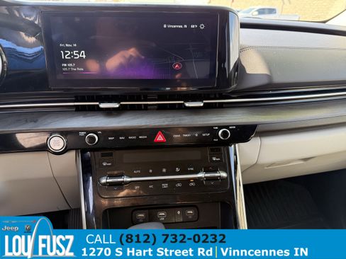 Used 2024 Kia Carnival EX image 25