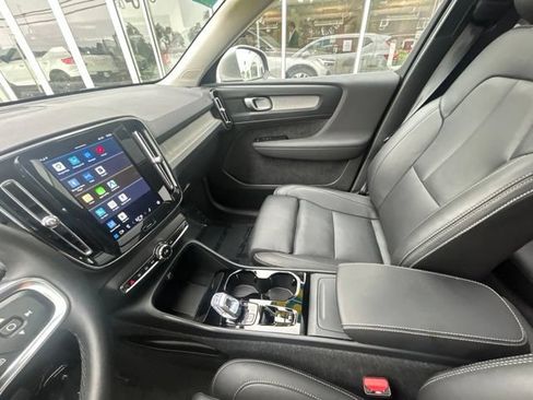 Certified 2025 Volvo XC40 B5 Plus AWD/4WD image 20