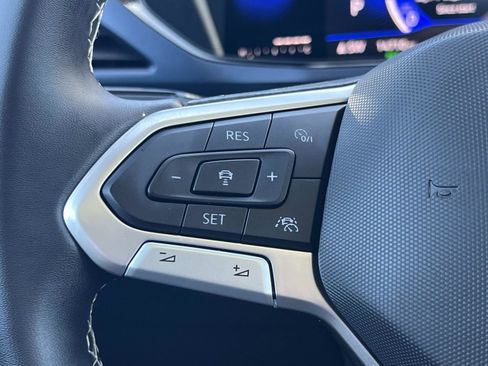 Certified 2023 Volkswagen Taos SE w/ Panoramic Sunroof Package image 9