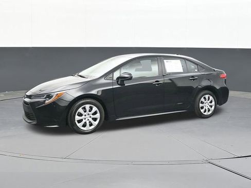 Used 2025 Toyota Corolla LE FWD image 7