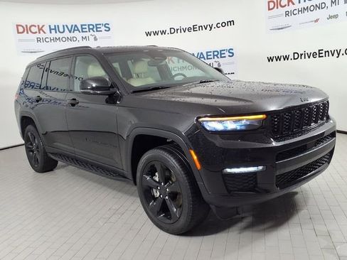 Used 2024 Jeep Grand Cherokee L Limited w/ Black Appearance Package AWD/4WD image 3