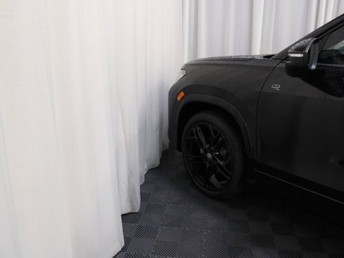 New 2025 Volkswagen Tiguan SE R-Line image 22