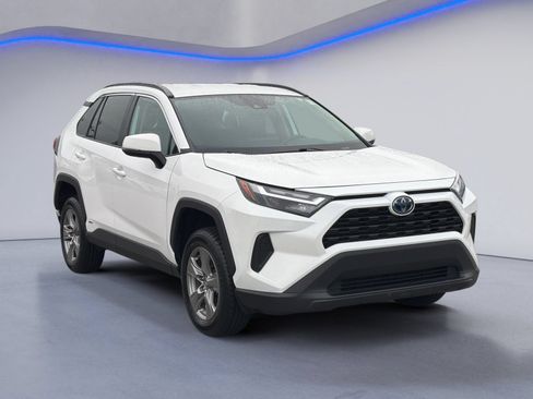 Used 2023 Toyota RAV4 XLE AWD/4WD image 4