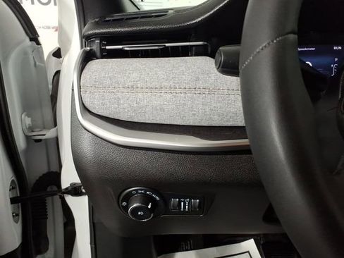 Used 2023 Jeep Compass Latitude image 16