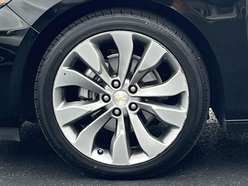 Used 2018 Chevrolet Malibu Premier w/ Premier Sun and Wheel Package FWD image 32