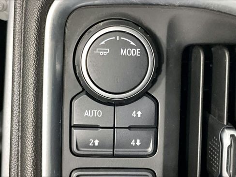 Used 2022 Chevrolet Silverado 1500 LT w/ Z71 Off-Road Package AWD/4WD image 34