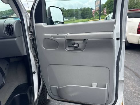 Used 2006 Ford E-350 and Econoline 350 XLT RWD image 23