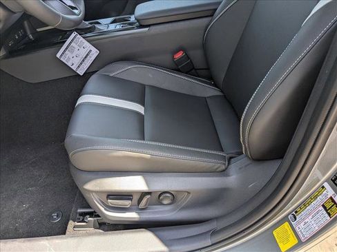 Used 2025 Toyota Camry SE image 4