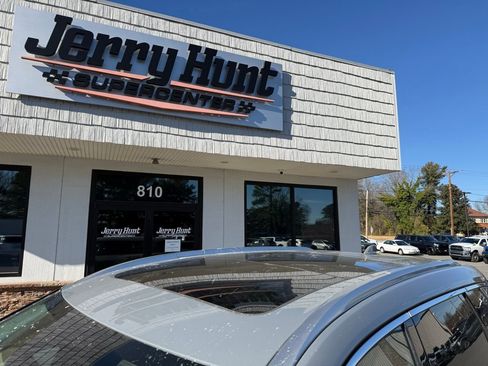 Used 2023 Nissan Rogue SL image 12