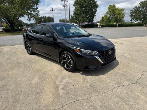 Used 2025 Nissan Sentra SV FWD image 2