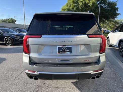 Used 2025 GMC Yukon XL Denali RWD image 7