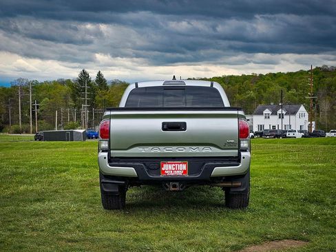 Used 2023 Toyota Tacoma TRD Off-Road w/ Technology Package AWD/4WD image 4