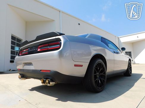 Used 2015 Dodge Challenger SXT w/ Driver Convenience Group RWD image 24
