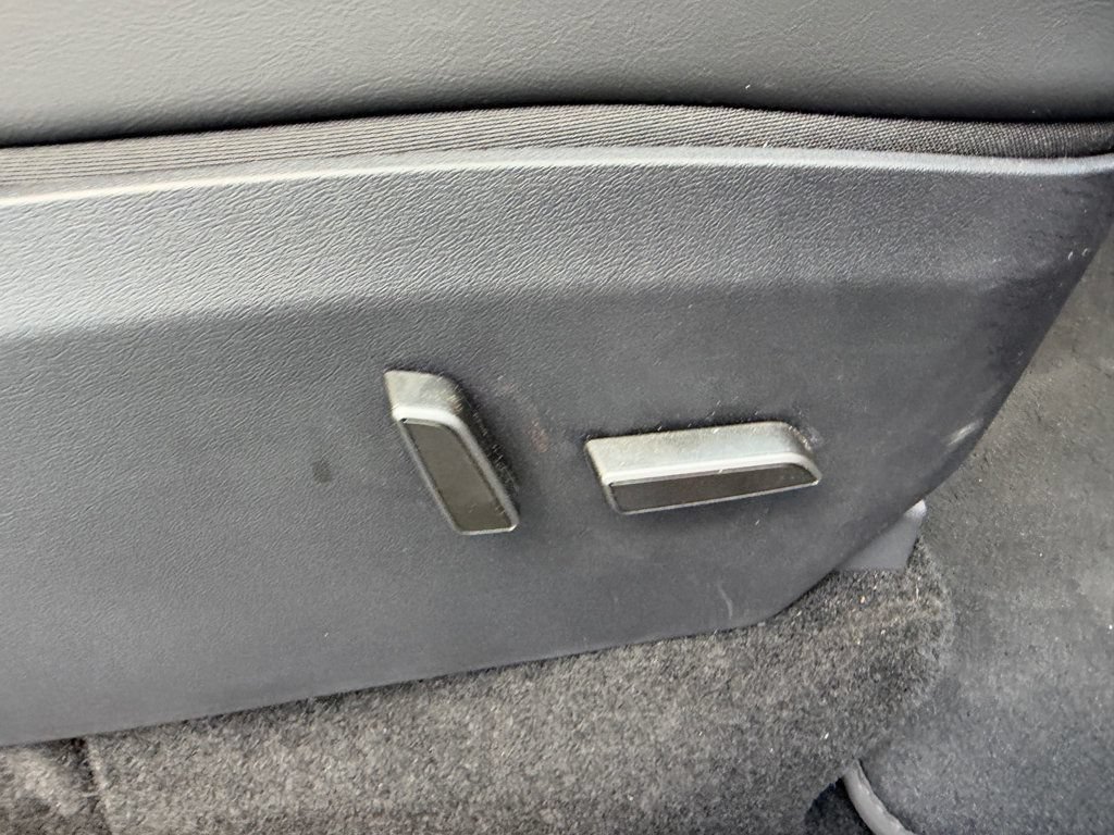Used 2025 Tesla Model Y Long Range RWD image 30