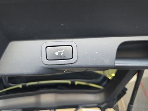 Used 2018 Land Rover Range Rover Sport HSE AWD/4WD image 16