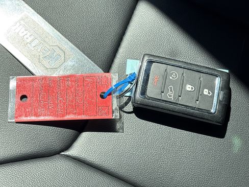 Used 2024 Jeep Grand Cherokee Limited w/ Black Appearance Package image 36