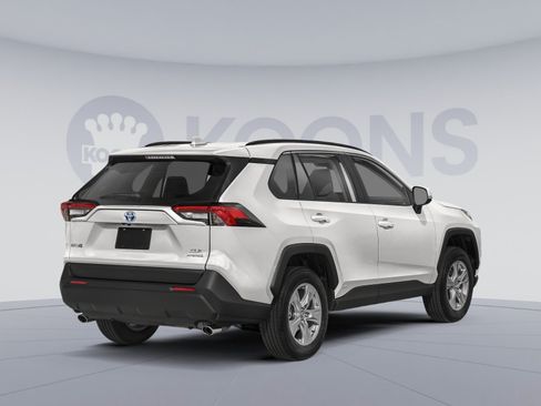 Used 2022 Toyota RAV4 XLE w/ Convenience Package AWD/4WD image 2