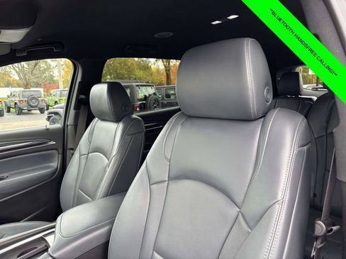 Used 2024 Buick Enclave Premium image 6