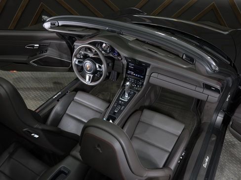 Used 2019 Porsche 911 Turbo image 4