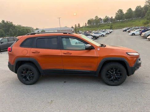 Used 2016 Jeep Cherokee Trailhawk AWD/4WD image 6