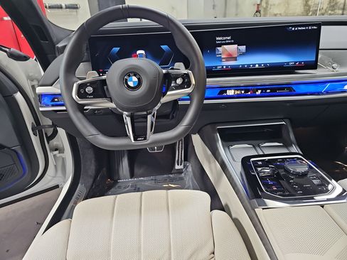 Certified 2025 BMW 760i xDrive w/ Executive Package AWD/4WD image 18