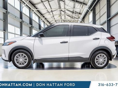 Used 2021 Nissan Kicks S FWD image 2