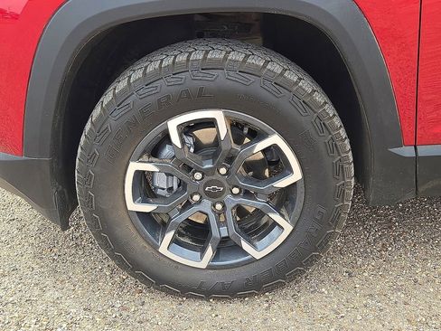 Used 2025 Chevrolet Equinox ACTIV w/ Convenience Package III image 10