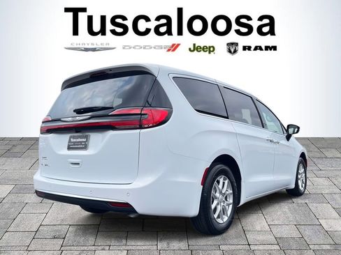 New 2026 Chrysler Pacifica Select FWD image 7