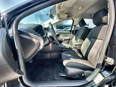 Used 2016 Ford Focus SE w/ SE Power Seat Package image 11