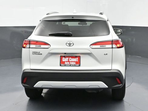 Certified 2022 Toyota Corolla Cross LE image 27