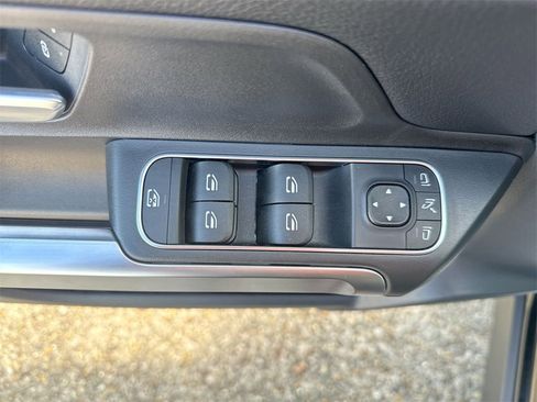 Used 2024 Mercedes-Benz GLB 250 4MATIC image 15