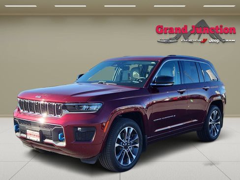 Used 2022 Jeep Grand Cherokee Overland w/ Advanced Protech Group III image 3