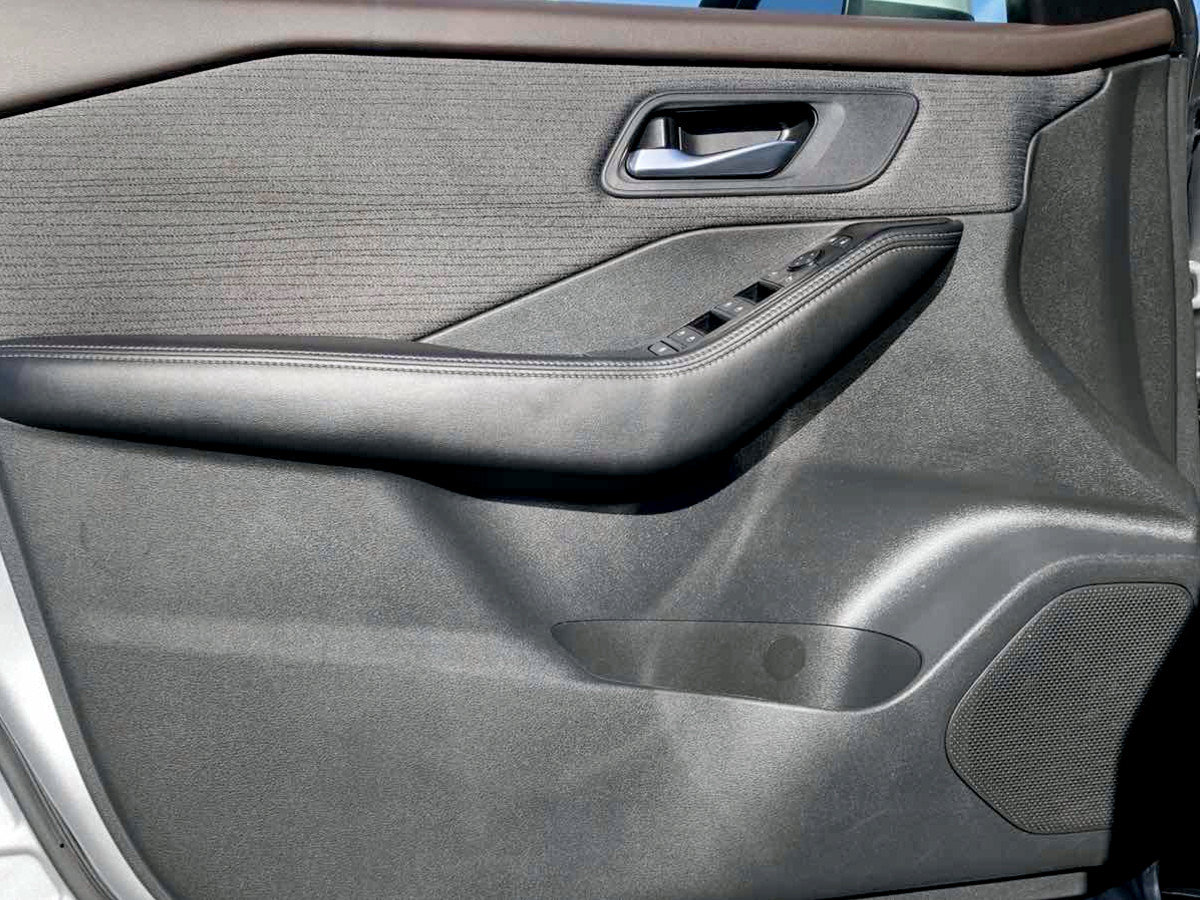 Used 2023 Nissan Rogue SV FWD image 13