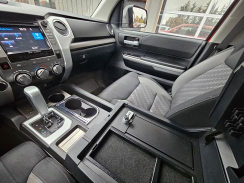 Used 2018 Toyota Tundra SR5 image 37