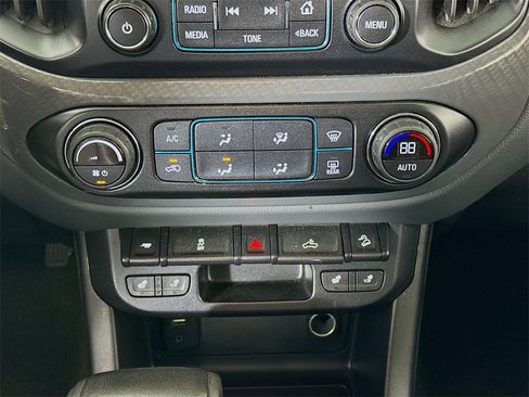 Used 2015 Chevrolet Colorado Z71 image 16