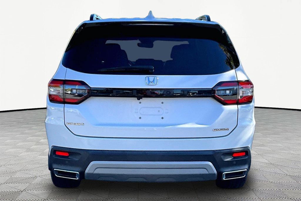 Used 2024 Honda Pilot Touring image 7