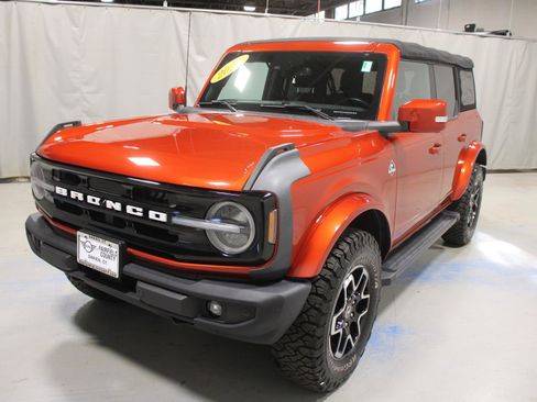 Used 2022 Ford Bronco Outer Banks image 1