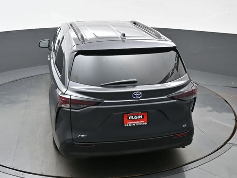 Used 2025 Toyota Sienna XLE FWD image 41