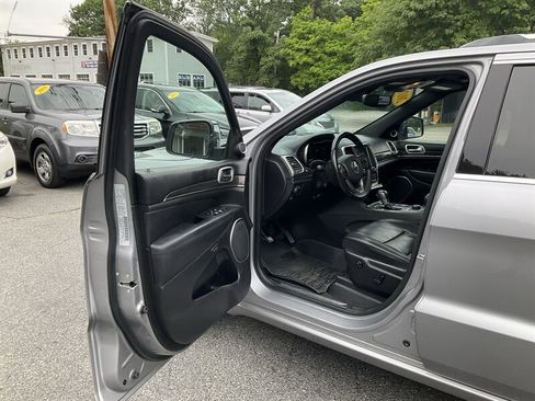 Used 2018 Jeep Grand Cherokee Overland AWD/4WD image 20