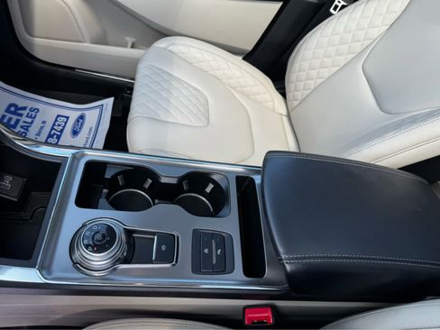 Used 2024 Ford Edge Titanium AWD/4WD image 17