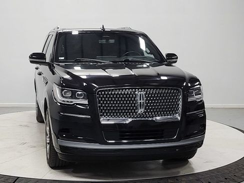 Used 2024 Lincoln Navigator Reserve AWD/4WD image 2