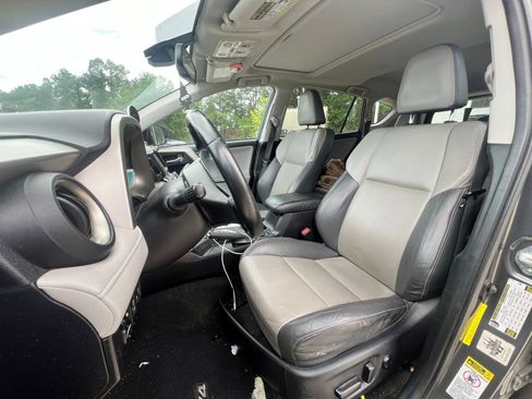 Used 2015 Toyota RAV4 Limited w/ Technology Package image 3